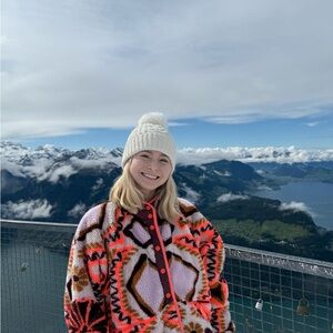 Meet your Posher, Corinne